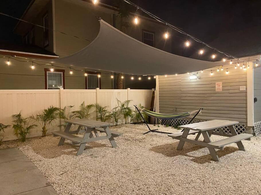 Cozy Studio Bungalow Steps To Armature Works Tampa Bagian luar foto